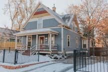 Spacious Downtown Family Home: Hot Tub & Fire Pit