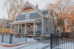 Spacious Downtown Family Home: Hot Tub & Fire Pit