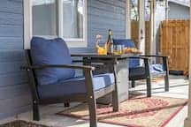 The Blue Spruce DT Luxe Cottage - Holiday Home