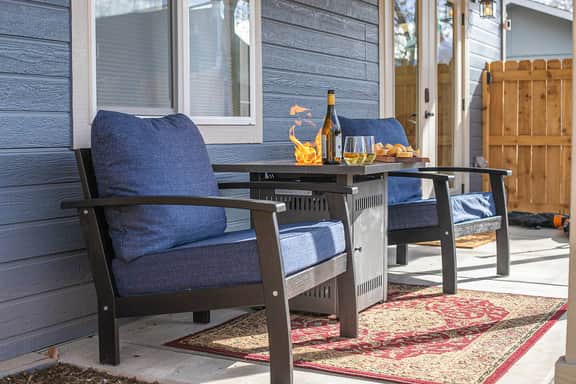 The Blue Spruce DT Luxe Cottage - Holiday Home