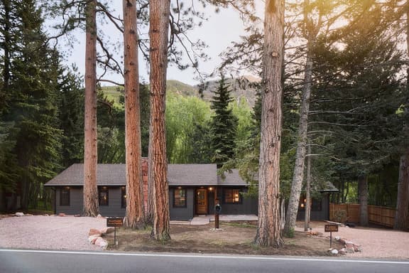 Peaceful Retreat w/ TWO Hot Tubs, Sauna, Fire Pits