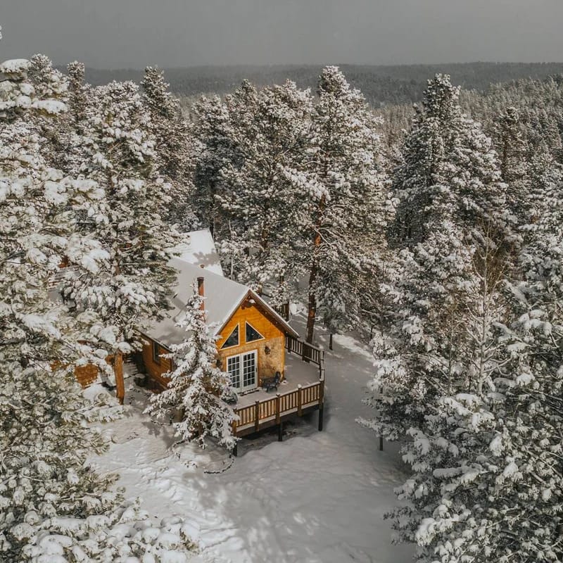 Secluded Cabin: Hot Tub, Large Deck & Fire Pit