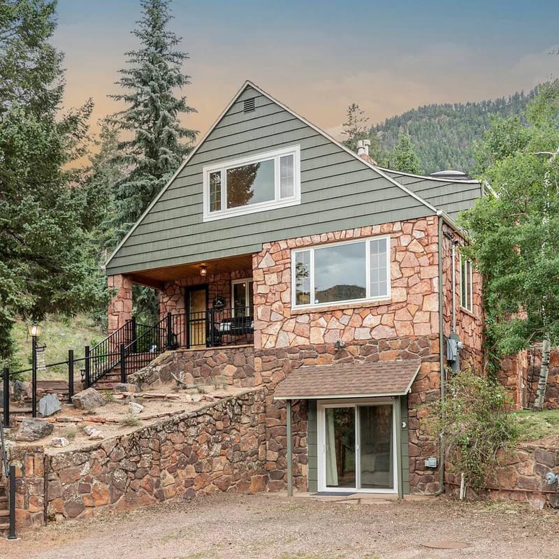 Serene Mountain Retreat: Fireplace, Hot Tub, Views